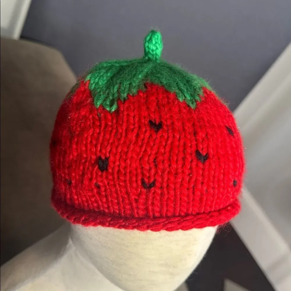 Daisy Baby Infant Crocheted Strawberry Hat Heart Seeds Beanie 6-12 months NWT